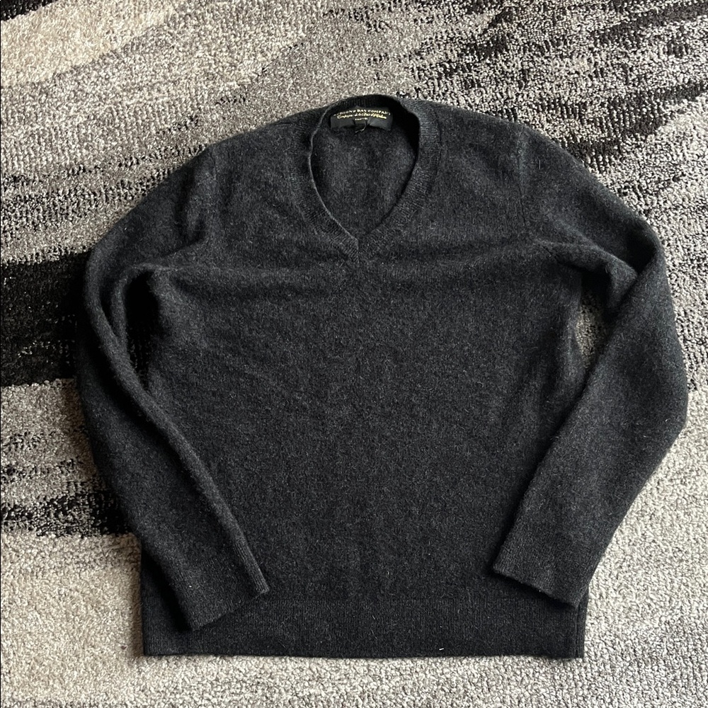 NWOT Hudson’s Bay Company cashmere v-neck Dark Grey Sweater Size M
